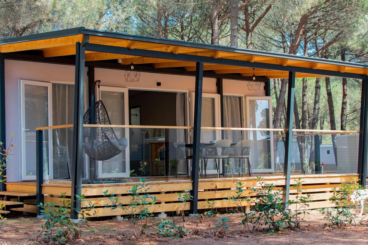 Lux Camp - Mobile Homes In Bi Village Fažana エクステリア 写真
