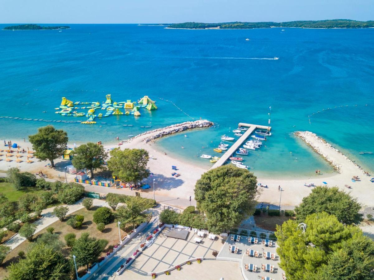 Lux Camp - Mobile Homes In Bi Village Fažana エクステリア 写真