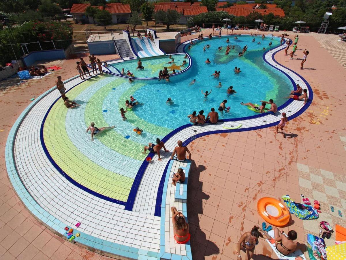 Lux Camp - Mobile Homes In Bi Village Fažana エクステリア 写真