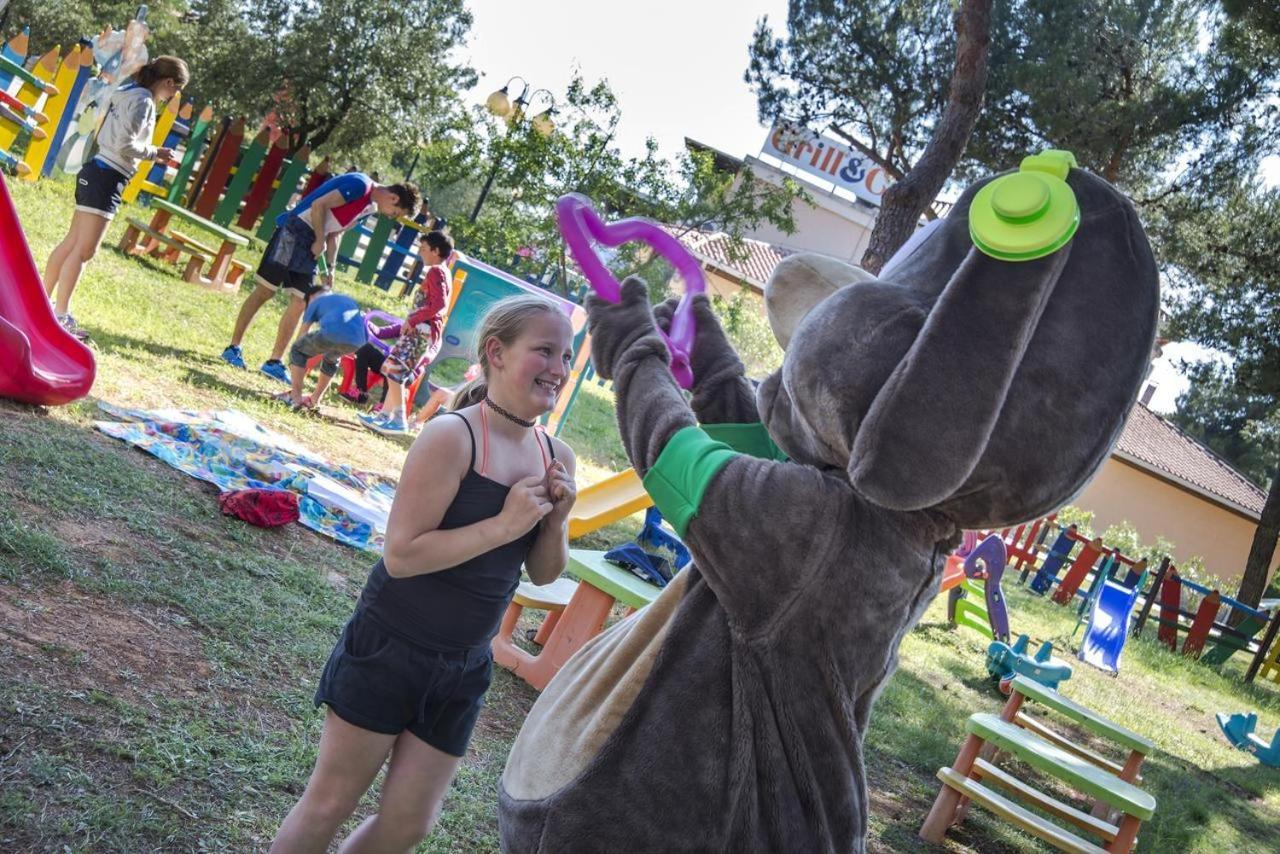 Lux Camp - Mobile Homes In Bi Village Fažana エクステリア 写真
