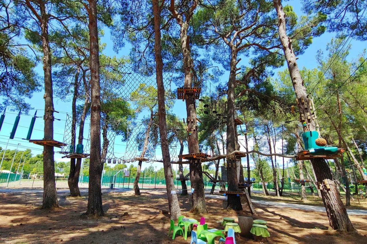 Lux Camp - Mobile Homes In Bi Village Fažana エクステリア 写真